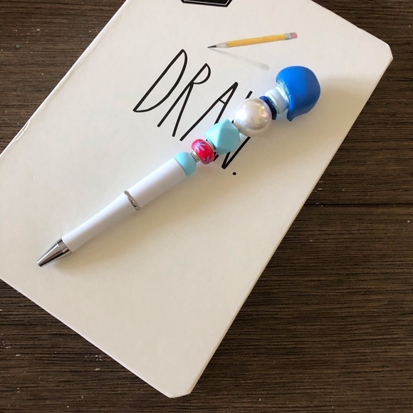 Disney Doorables: Inside Out: Sadness handmade beaded pen - Picture 3 of 3